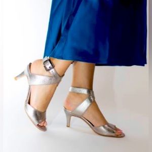 J Renee 10.5 Taupe Metallic Heel
